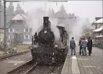 Winterdampf des Vereins Historische Emmentalbahn. Dampflok Ed 3/4 Nr. 2 der Solothurn-Münster-Bahn beim Halt in Affoltern-Weier. Februar 2018.