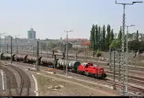 Kesselzug mit 261 065-7 (Voith Gravita) DB rangiert in der neuen Zugbildungsanlage (ZBA) Halle (Saale).
Aufgenommen von der Berliner Brücke.
[3.8.2018 | 13:27 Uhr]