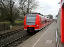 Die Rhein Niers Bahn (RB33) kommt aus Duisburg-Hbf-Heinsberg-Rheinland nach Aachen-Hbf und fährt in Aachen-West ein. 
Aufgenommen vom Bahnsteig in Aachen-West.
Bei Regenwetter am Nachmittag vom 9.2.2019.