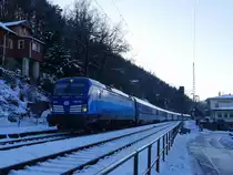 EuroCity EC 175 Berlin Hbf. - Praha hl.n. gezogen von CD 193 294  Matej  bei Durchfahrt durch Stadt Wehlen (Sachsen); spätnachmittags, 04.02.2019
