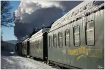 Winterdampf pur gab es auf der Fichtelbergbahn, als die VIIk 99 1794 mit dem P1003 von Cranzahl nach Kurort Oberwiesenthal unterwegs war.
Unterneudorf 31.01.2019