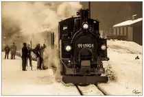 Schmalzgrube 2.Februar 1930  ;O) - So oder ähnlich könnte es ausgesehen haben.
Hier besteigen ein paar Schifahrer, die 1913 gebaute Dampflok IV K 99 1590 im Bahnhof Schmalzgrube.
02.02.2019