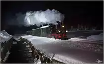 99 1590 fährt mit dem letzten Zug von Steinbach nach Jöhstadt, geknipst nahe der Haltestelle Schlössel Fahrzeughalle. 
02.02.2019