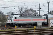 DB Lok 147 562-3 steht auf einem Nebengleis beim badischen Bahnhof. Die Aufnahme stammt vom 03.02.2019.