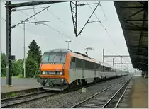 Die SNCF BB 26144 Sybic mit einem TER 200 beim Halt in St-Louis. Die TER 200 verbinden im Stundentakt (mit Ausnahmen und am Wochenende ausgedünnt) Basel mit Strasbourg und fahren auf einem weiten Teil ihre Fahrt mit 200 km/h.

22. Juni 2007