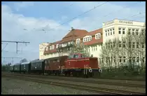 V 65001 der Osnabrücker Dampflok Freunde passiert hier am 29.9.2001 auf der Fahrt nach Bünde das Auto Museum in Melle.