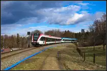 Die  Frühlingssonne  strahlt der Tage schon über der Weststeiermark. 
Ein Pärchen GTW2/8 rollt den Berg hinunter am 12.02.2019