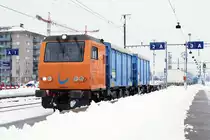 Güterpendelzug Interregio Cargo
Re 4/4 11320 mit dem passenden Steuerwagen 720 902-6 anlässlich der Bahnhofsdurchfahrt Solothurn vom 21. Dezember 2009.
Foto: Walter Ruetsch