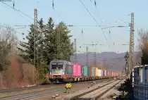 242 532 mit dem DGS 42675 (Neuss Gbf-Frenkendorf-Füllinsdorf) in Denzlingen 13.2.19