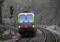 475 414-9 von BLS kommt aus Richtung Köln,Aachen-Hbf und fährt durch Aachen-Schanz mit einem            LKW-Zug aus Novara(I) nach Zeebrugge(B) und fährt in Richtung Aachen-West. Aufgenommen vom Bahnsteig von Aachen-Schanz. 
Am Kalten Morgen vom 12.2.2019.