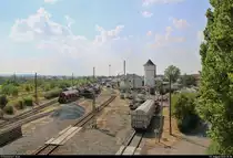 Blick auf zahlreiche abgestellte Güterwagen im ehemaligen Bahnbetriebswerk (Bw) Nordhausen.
Aufgenommen von der Brücke Bruno-Kunze-Straße.
[3.8.2018 | 15:58 Uhr]