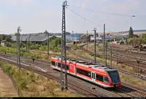646 ??? (Stadler GTW) von DB Regio Nordost als Tfzf (Überführungsfahrt?) durchfährt den Bahnhof Nordhausen Richtung Sangerhausen.
Aufgenommen von der Brücke Bruno-Kunze-Straße.
[3.8.2018 | 16:01 Uhr]