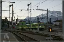ASD BDe 4/4 404 und AOMC Beh 4/8 591 im noch schattigen Bahnhof von Aigle vor dem Hintergrund des Dents de Midi. 

25. Jan. 2014