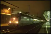 101055 steht hier am 12.12.2001 um 18.25 Uhr mit dem Interregio nach Koblenz am Bahnsteig in Münster Westfalen.