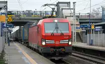 DB Cargo Deutschland AG mit  193 316  [NVR-Number: 91 80 6193 316-7 D-DB] mit KLV-ZUg (LKW Walter Trailer) ab Rostock am 13.02.19 Bf. Berlin-Hohenschönhausen.