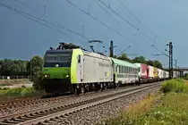 Re 485 003-8  BLS Cargo. Gli Alpinisti  mit ihrer RoLa aus Novara Boschetto, als sie am Nachmittag des 22.07.2017 bei Buggingen vor einem Gewitter fliehte.