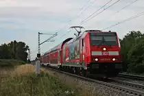 Mit einem RE (Offenburg - Basel Bad Bf) udn Fernlicht fuhr am 22.07.2017 die Freiburger 146 229-0  Europa Park  südlich von Buggingen über die KBS 703 in Richtung nächsten Zwischenhalt in Müllheim (Baden).