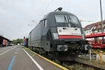 Am Morgen des 27.07.2017 stand MRCE/BTE ES 64 U2-034 (182 534-8) abgestellt mit ihrem Autoreisezug aus Hamburg im Autozug-Terminal im Güterbahnhof von Lörrach und wartete dort auf den Abend um dann wieder zurück an die Elbe zu fahren.