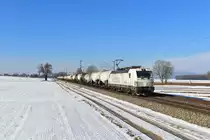 193 839 mit einem Knickkesselzug am 31.01.2019 bei Langenisarhofen. 