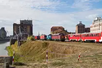 Am 9. September 2018 gelang dem Fotografen diese Aufnahme. Zu sehn ist der alte Hafen in Magdeburg und einige der Gastloks, die zum großen Familienfest anwesend waren. 
U.a. zu sehen 227 009-8 (ex. My 1151), die Hybridlom 1001 006-8 (MHG-2), 247 903-8 und 187 137-5.