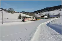 Die GDe 4/4 N° 6006  Aigle les Murailles  ist mit ihrem IR 2115  GoldenPass MOB Panoramic  zwischen Schönried und Gruben auf dem Weg von Zweisimmen nach Montreux. 

6. Feb. 2019