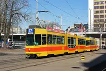 Doppeltraktion, mit dem Be 4/8 202 und dem Be 4/6 260, auf der Linie 17, fährt zur Haltestelle beim ZOO Basel. Die Aufnahme stammt vom 16.02.2019.