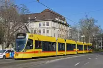 Be 6/10 Tango 160, auf der Linie 10, fährt zur Haltestelle beim Bahnhof SBB. Die Aufnahme stammt vom 14.02.2019.
