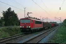Holzzug mit 155 147-2 DB (Railpool) durchfährt den Hp Halle Rosengarten auf der Bahnstrecke Halle–Hann. Münden (KBS 590) Richtung Abzweig Thüringen (At).
Diese Lok wurde von mir wenige Stunden zuvor in der Abstellung des Bahnhofs Nordhausen aufgenommen.
[3.8.2018 | 20:41 Uhr]