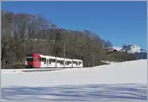 Der TPF Be 2/4 102  Sud Express  mit Zwischenwagen und ABe 2/4 102 als S50 14823 von Montbovon nach Palézieux kurz nach Châtel St-Denis.

16. Feb. 2019