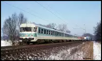 Neunteilig ist hier eine Triebwagen Einheit der Baureihe 624 auf der Rollbahn bei Hasbergen in Richtung Münster unterwegs. Es führt 624623 am 1.1.2002 um 13.12 Uhr.