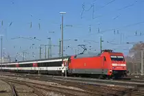 DB Lok 101 087-5 fährt beim badischen Bahnhof ein. Die Aufnahme stammt vom 05.02.2019.