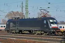 Lok 182 528-0 durchfährt den badischen Bahnhof. Die Aufnahme stammt vom 05.02.2019.