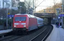 101 075-0 DB kommt mit einem IC 2222 von Aachen-Hbf nach Berlin-Südkreuz  und kommt aus Richtung Aachen-Hbf und fährt durch Aachen-Schanz in Richtung Aachen-West,Laurensberg,Richterich,Kohlscheid,Herzogenrath,Übach-Palenberg,Zweibrüggen,Frelenberg,Geilenkirchen,Süggerath,Lindern,Brachelen,Hückelhoven-Baal,Baal,Erkelenz, Herrath,Beckrath,Wickrath,Rheydt-Hbf,Mönchengladbach-Hbf. 
Aufgenommen vom Bahnsteig von Aachen-Schanz. 
Am Kalten Morgen vom 15.2.2019. 