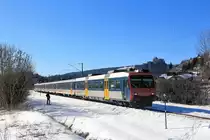 Die französische Strecke Les Verrières - Pontarlier: Ein NPZ-Pendelzug der SBB (geführt vom NPZ-Steuerwagen Bt 50 85 29-35 954) bei La Cluse-et-Mijoux oberhalb Pontarlier. Es ist einer der ganz wenigen verbliebenen NPZ-Pendelzüge noch mit Einheitswagen I. 16.Februar 2019  