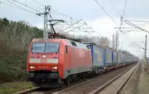 DB Cargo Deutschland AG mit  152 152-5  [NVR-Number: 91 80 6152 152-5 D-DB] mit KLV-ZUg (LKW-Walter Trailer) am 19.02.19 Bf. Berlin-Hohenschönhausen.
