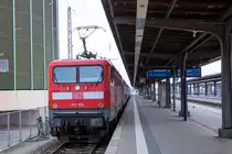 RE 3 mit Lok 112 124 nach Falkenberg (Elster) am Bahnsteig 1 in Stralsund. - 20.02.2019
