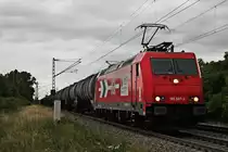 Mit einem vollen Kesselzug für die Schweiz, fuhr am 27.07.2017 die ATLU/RHC 2055 (185 587-3) bei Buggingen durchs Rheintal und hatte nur noch wenige Kilometer bis zur Schweizer Grenze.