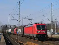 187 146 -6 mit einem gemischten Güterzug von Hamburg kommend bei Durchfahrt durch Schwarzenbek; 19.02.2019
