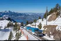 ARB BDhe 2/4 13 mit Bt 23 und Kkm 67 am 16. Februar 2019 auf Bergfahrt zwischen Rigi Staffel und Rigi Kulm.