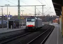 186 251-5 von der Rurtalbahn von der Rurtalbahn  kommt als Lokzug aus Mönchengladbach(D) nach Aachen-West(D) nd kommt aus Richtung Mönchengladbach-Hbf,Rheydt-Hbf,Wickrath,Beckrath,Herrath,Erkelenz,Baal,Hückelhoven-Baal,Brachelen,Lindern,Süggerath,Geilenkirchen,Frelenberg,Zweibrüggen,Übach-Palenberg,Rimburg,Finkenrath,Hofstadt und fährt durch Herzogenrath in Richtung Kohlscheid,Richterich,Laurensberg,Aachen-West. 
Aufgenommen vom Bahnsteig in Herzogenrath.
Am Nachmittag vom 18.2.2019.