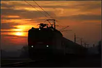 Einen Alpenstaubsauger vor die Linse zu bekommen hat für mich schon was , wenn dann auch noch die Sonne aufgeht strahlt nicht nur sie ,.... 

Eine BR1144 zwischen Werndorf und Wildon am heutigen 21.Februar 2019