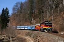 754 049 (CZ-CD 92 54 2 754 049-5) + 750 308 (92 54 2 750 308-9 CZ-) mit Sonderzug Sv11964 bei Tanvald am 07.04.2018 