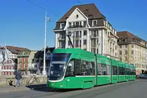 Be 6/8 Flexity 5024, auf der Linie 6, überquert die Mittlere Rheinbrücke. Die Aufnahme stammt vom 13.02.2019.