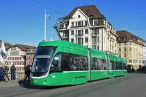 Be 4/6 Flexity 6008, auf der Linie 15, überquert die Mittlere Rheinbrücke. Die Aufnahme stammt vom 13.02.2019.