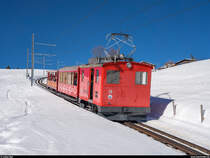 VRB He 2/2 18 von 1938 schiebt am 16. Februar 2019 den B 7 und den B 14 zwischen Rigi Kaltbad und Rigi Staffelhöhe bergwärts.