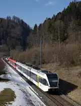 AUS ROT WIRD WEISS.
Die SBB Triebzüge RABe 526 286 nach Moutier und RABe 526 264-2 La Chaux de Fonds, ehemals RM, BLS vereint unterwegs zwischen Reuchenette-Péry und Sonceboz-Sombeval am 20. Februar 2019.
Foto: Walter Ruetsch 