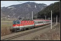 1144 039 mit IC518 bei Niklasdorf am 7.02.2019.