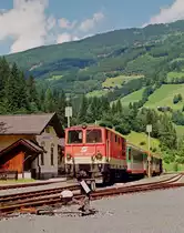 18.07.1998	Bahnhof Krimml, Endbahnhof der Pinzgauer Bahn von Zell am See. Lok ÖBB 2095 001-0 mit Zug
