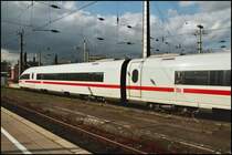403 056 wartet am Abend des 27.05.07 als ICE516 von M�nchen nach Dortmund im Hauptbahnhof K�ln. W�hrend des Aufenthaltes sonnt sich der Zug in der Abendsonne.