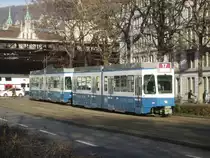 VBZ Nr. 2087+2032 (Be 4/6 ''Tram 2000'') am 14.2.2019 in der Gessnerallée. Selten, dass bei einer T2000-Dotra gleich beide Fahrzeuge keine Dachwerbung tragen.